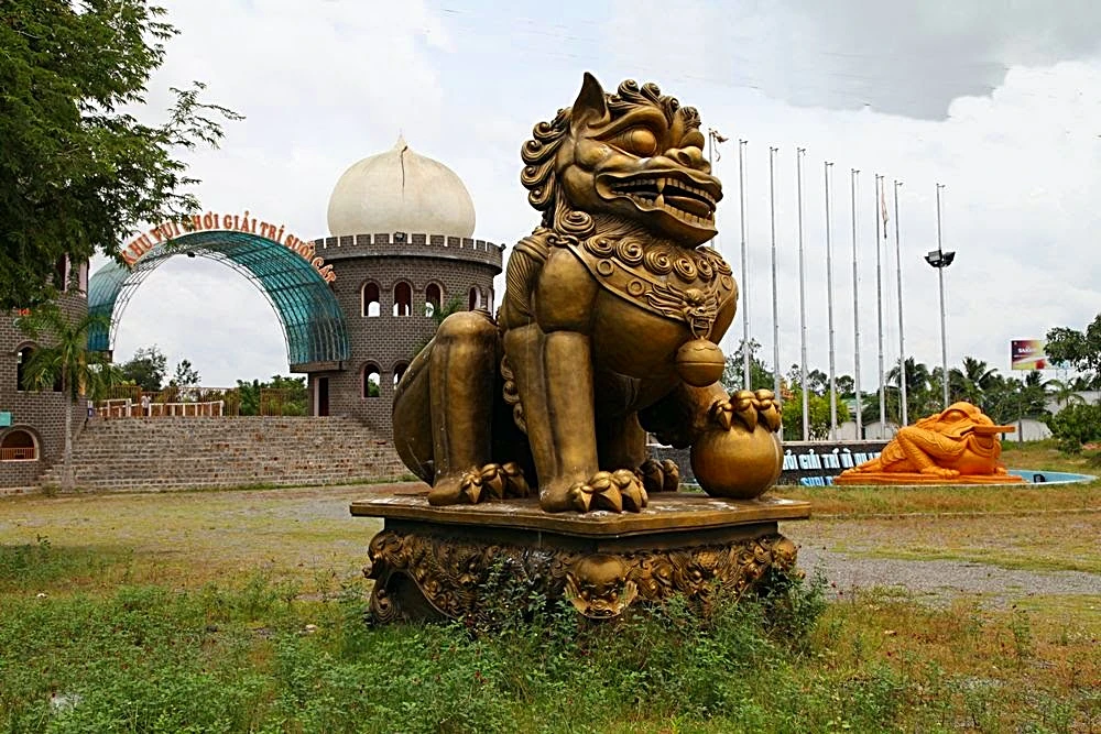 Cổng vào khu du lịch Suối Cát trước đây.