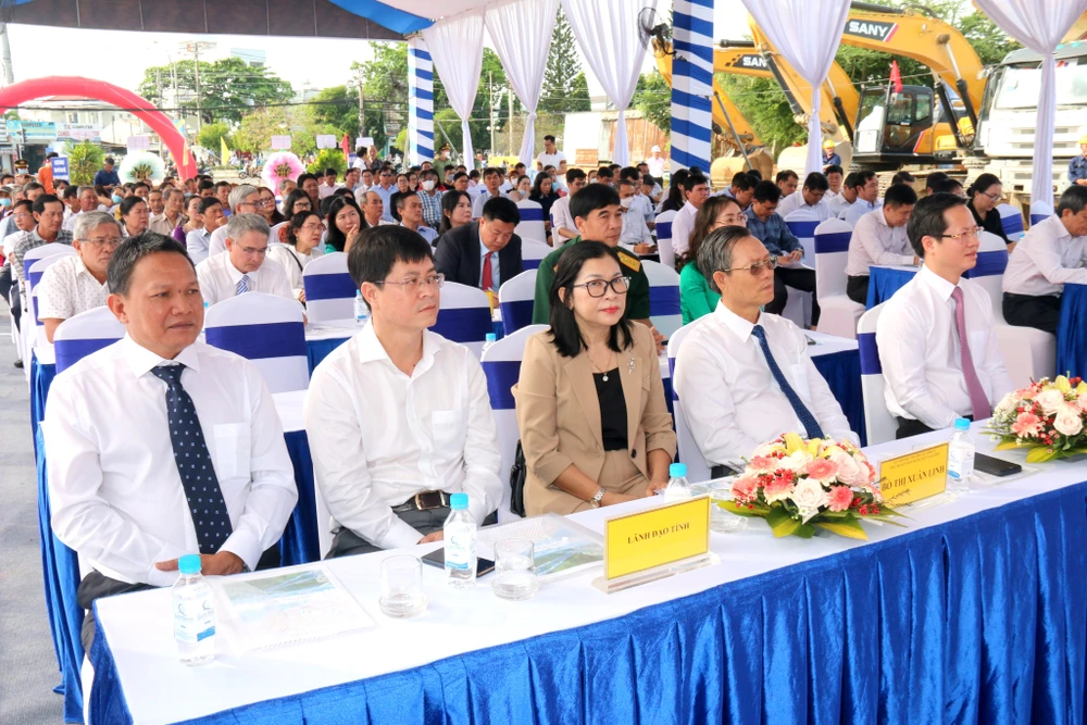 Quang cảnh lễ khởi công.