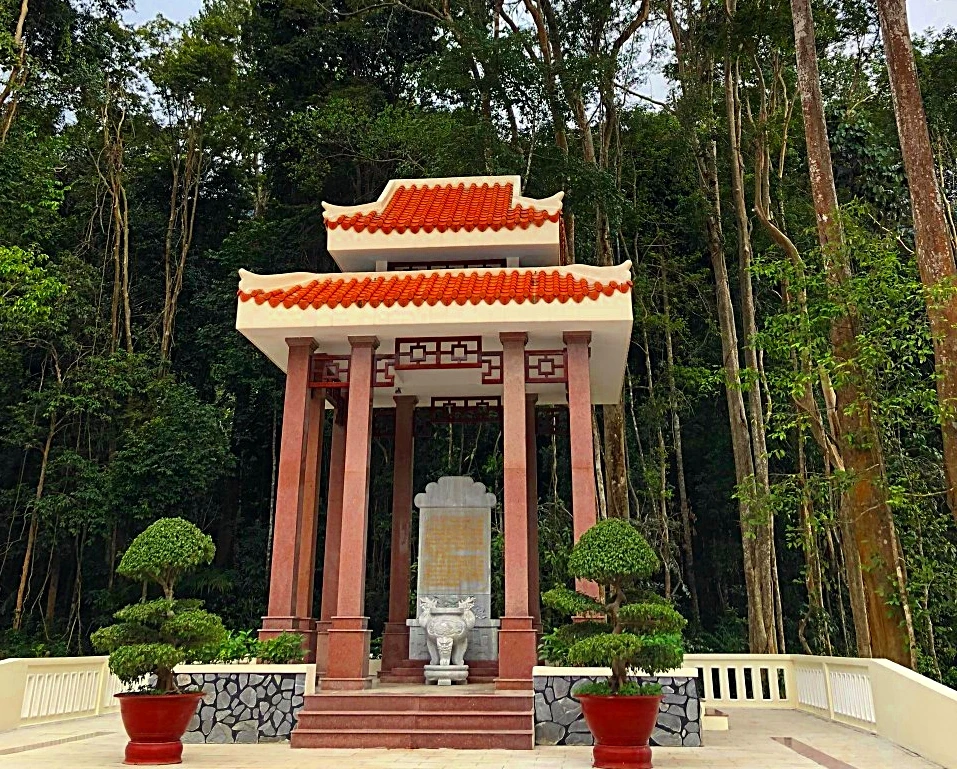 Đài tưởng niệm.