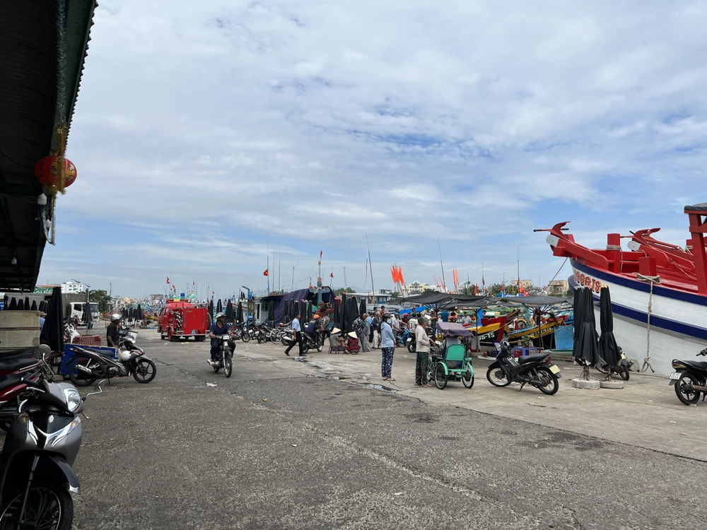 Khu vực bờ sông nơi ông X đi ra mà không quay lại. Ảnh PĐ.