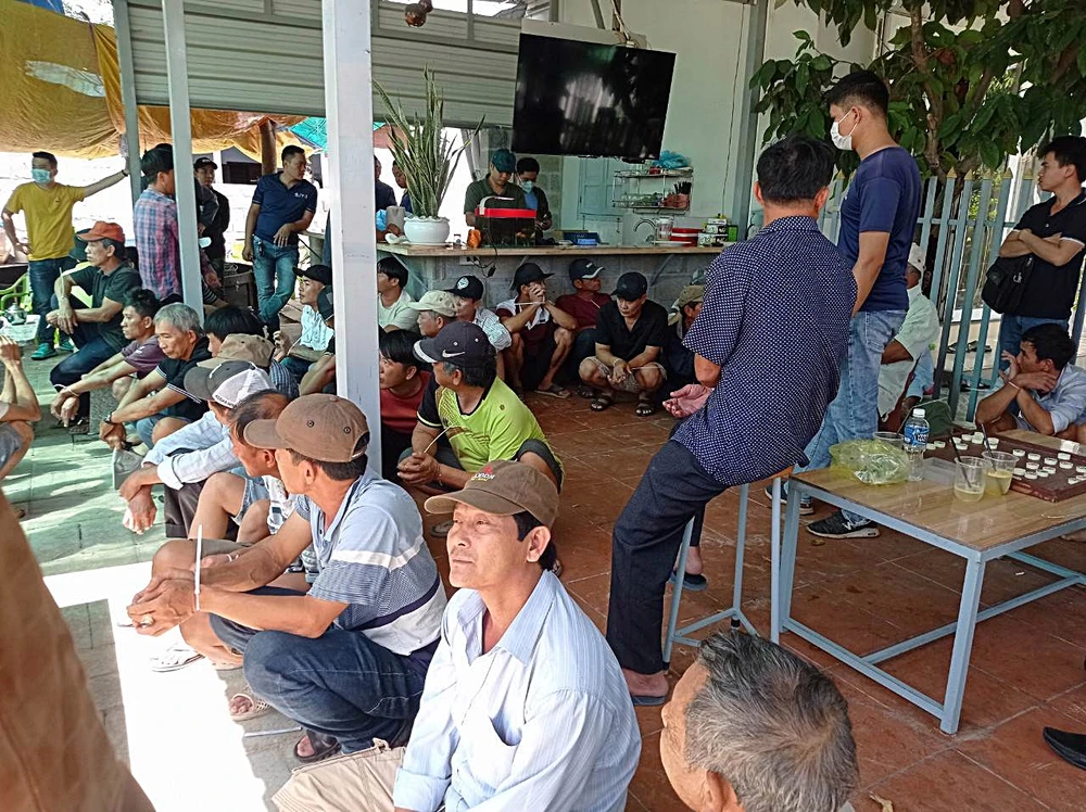 39 con bạc bị bắt quả tang. Ảnh PĐ.