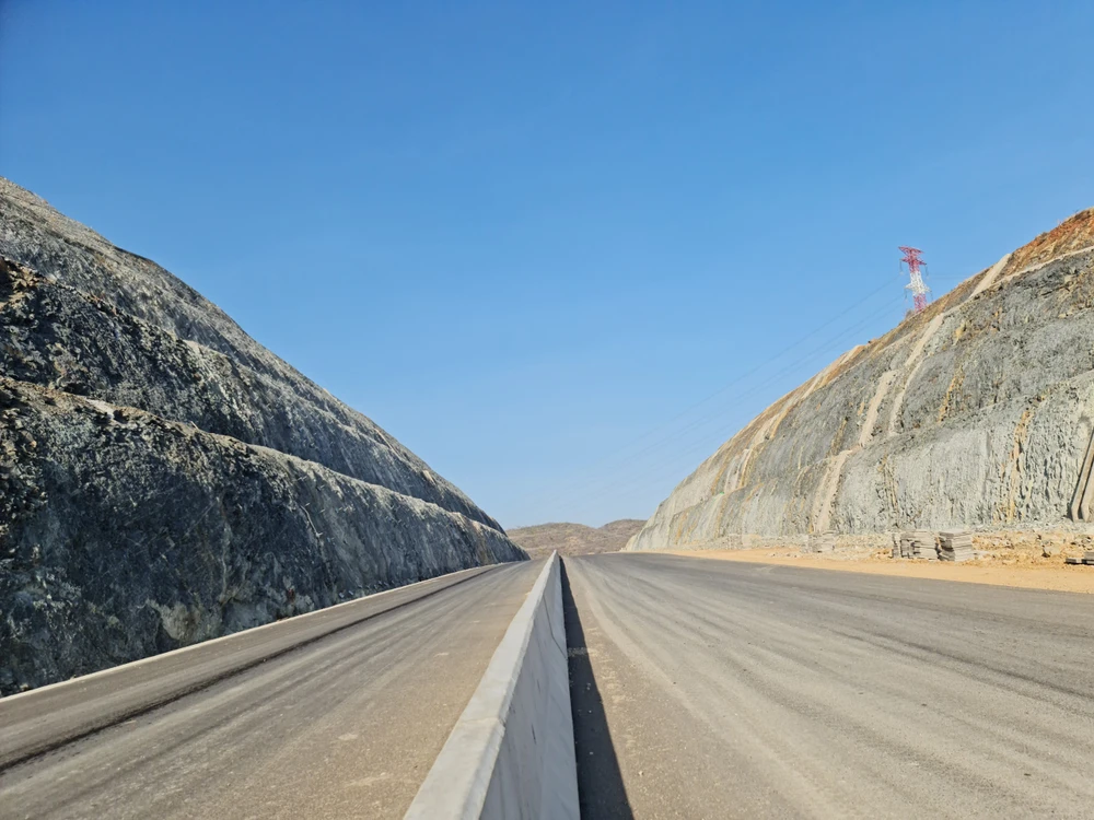 Cao tốc Vĩnh Hảo - Phan Thiết đoạn qua huyện Tuy Phong. Ảnh: PN.