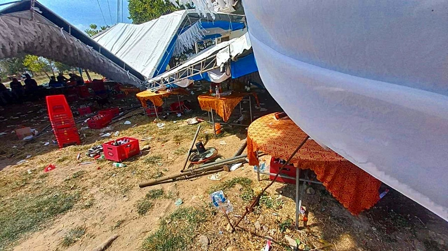 Hiện trường vụ lốc xoáy tại tiệc cưới. Ảnh: KH