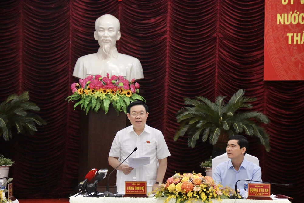 Chủ tịch Quốc hội vui mừng trước sự phát triển của Bình Thuận. Ảnh: NT Chủ tịch Quốc hội vui mừng trước sự phát triển của Bình Thuận