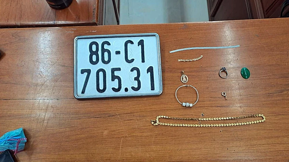 Tang vật thu giữ tại phòng trọ. Ảnh: PN