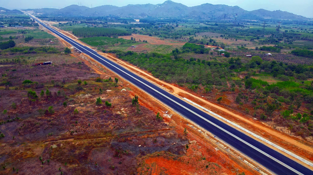 Đoạn cao tốc đã hoàn chỉnh. Ảnh: PN.