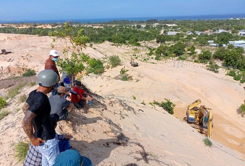 Vụ lấn chiếm đất dự án ở Mũi Né năm 2021. Ảnh PĐ. Vụ lấn chiếm đất dự án ở Mũi Né năm 2021. Ảnh PĐ.