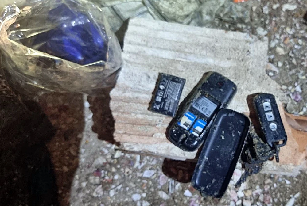 Từ chiếc điện thoại trong người nạn nhân, cơ quan chức năng đã xác định được danh tính. Ảnh: PĐ Từ chiếc điện thoại trong người nạn nhân, cơ quan chức năng đã xác định được danh tính. Ảnh: PĐ