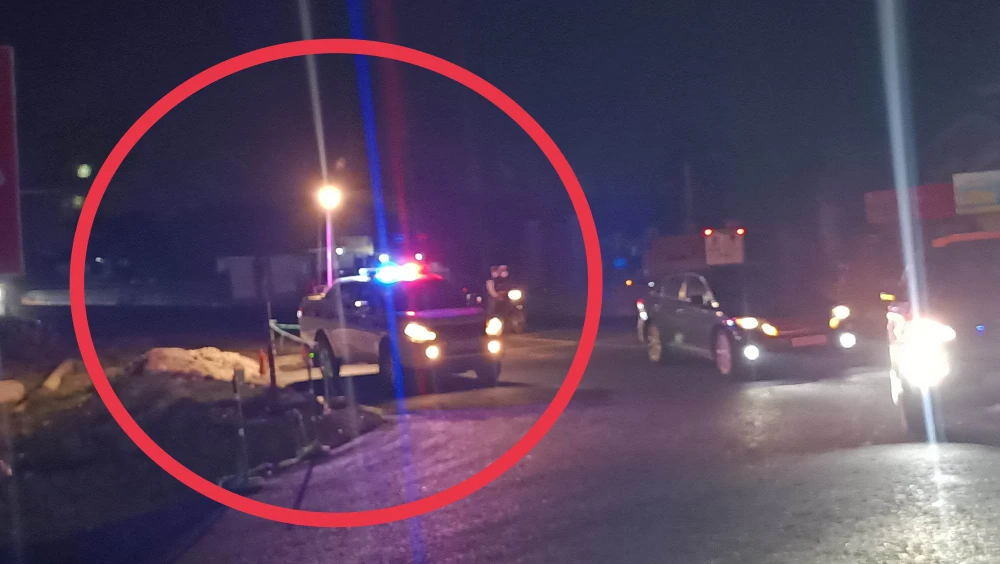 CSGT phải đem theo phát điện để chiếu sáng điều tiết. Ảnh PN. CSGT phải đem theo phát điện để chiếu sáng điều tiết. Ảnh PN.