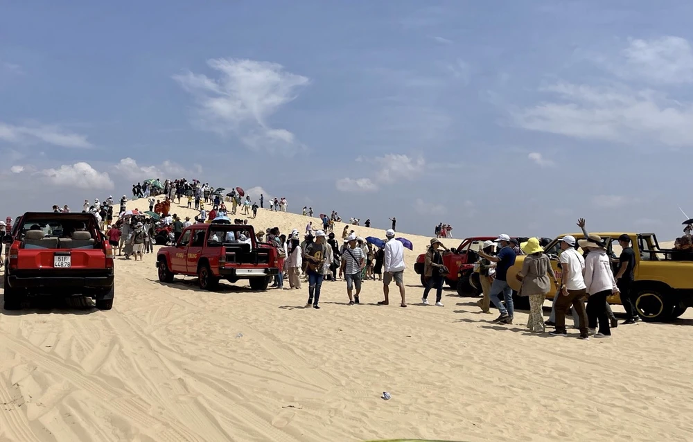 Nhờ có nhiều điểm tham quan, Bình Thuận ngày càng đón đông du khách.