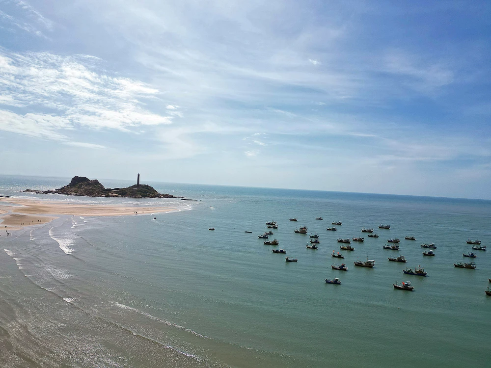 Hải đăng Kê Gà (Tân Thành, Hàm Thuận Nam) địa chỉ du lịch nổi tiếng.