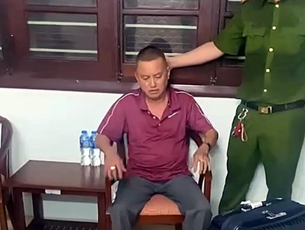 "Thảo lụi" thời điểm bị bắt. Ảnh cắt từ camera.