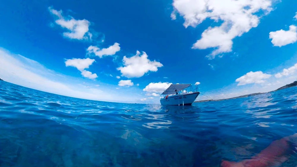 Biển Phú Qúy rất đẹp nên gần đây thu hút rất đông du khách ra đảo tham quan. Ảnh PN.