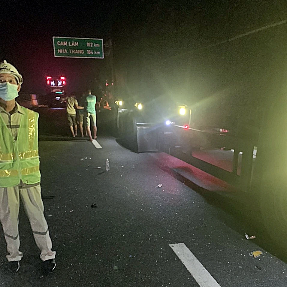 Vụ tai nạn đã ùn tắc giao thông cục bộ hướng Phan Thiết - Phan Rang trên cao tốc Vĩnh Hảo - Phan Thiết.
