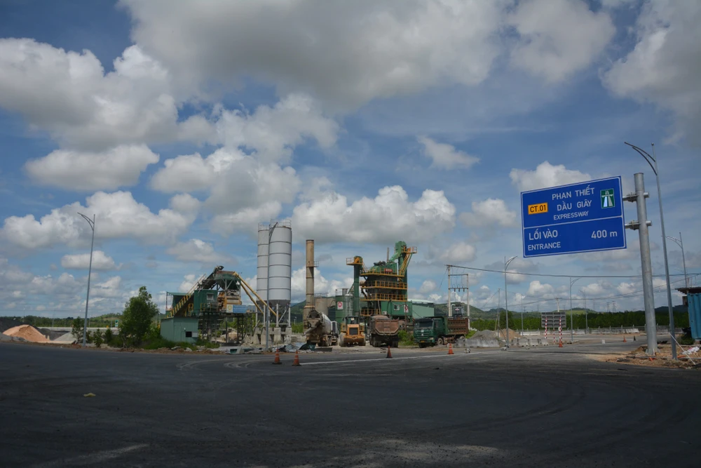 Nút giao xuống QL55 địa phận huyện Hàm Tân, Bình Thuận. Ảnh AK