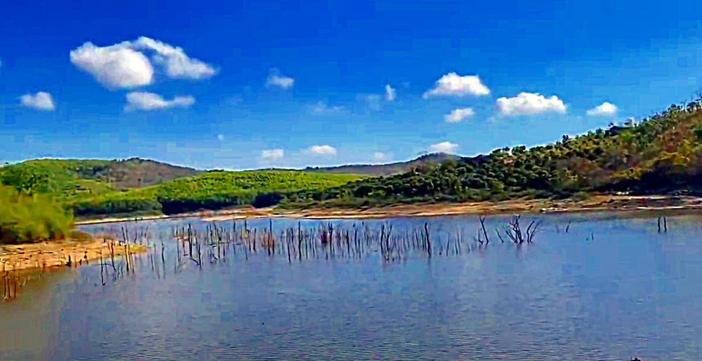 Hồ thủy lợi sông Phan. Ảnh PN.