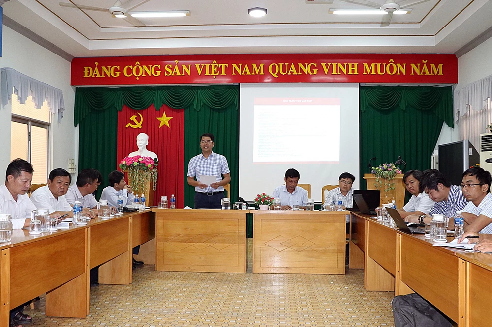 Ông Nguyễn Quốc Nam, Giám đốc Sở GTVT Bình Thuận kết luận cuộc họp. Ảnh CTV