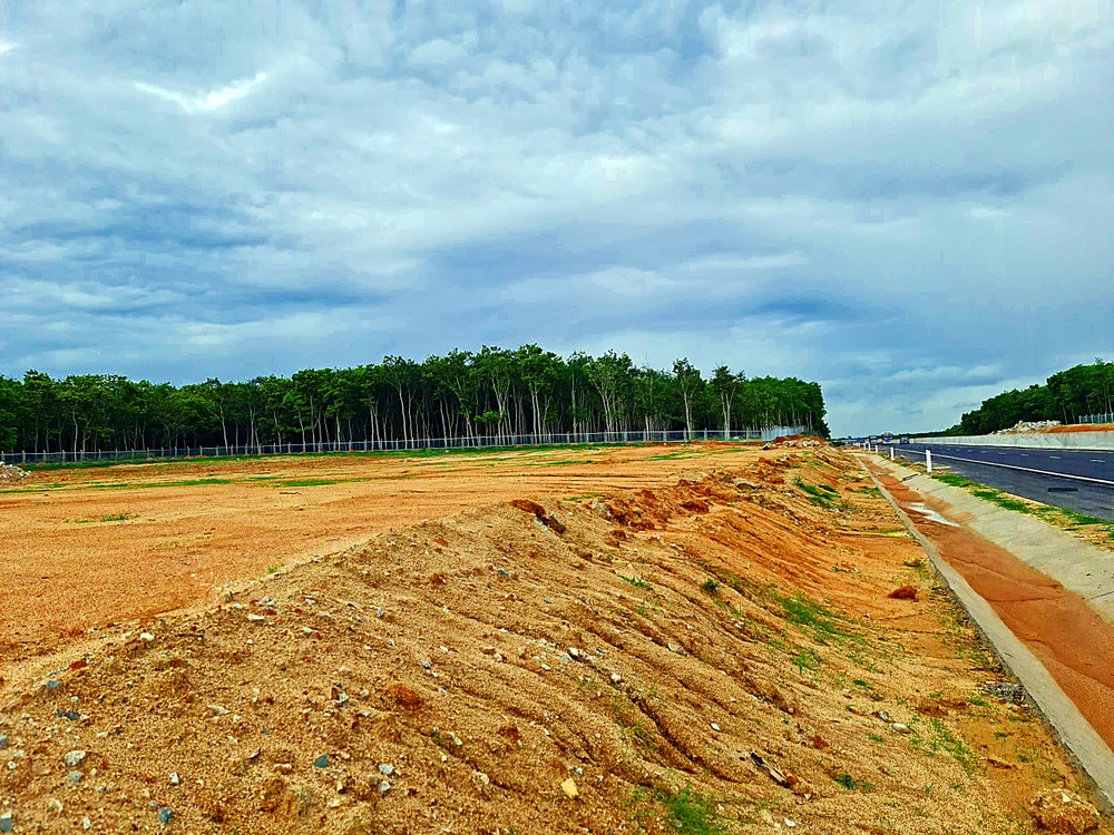 Vị trí dự kiến xây trạm dừng chân giáp ranh hai tỉnh Bình Thuận-Đồng Nai trên cao tốc Phan Thiết - Dầu Giây. Ảnh PN.