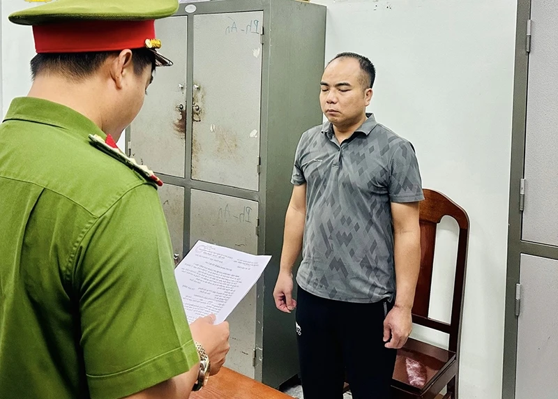 32 tấn bạch tuộc