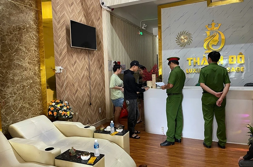 nu-nhan-vien (2).jpg