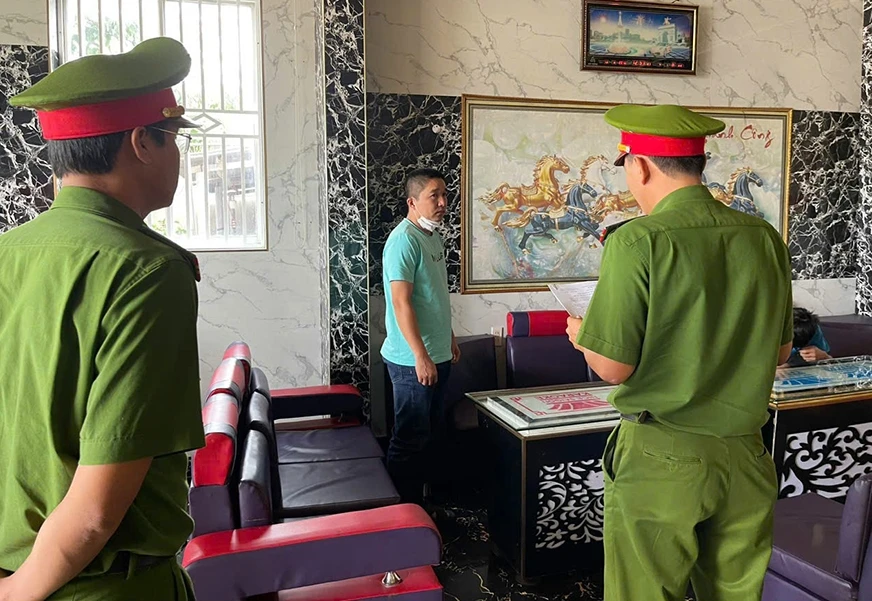 nu-nhan-vien (3).jpg