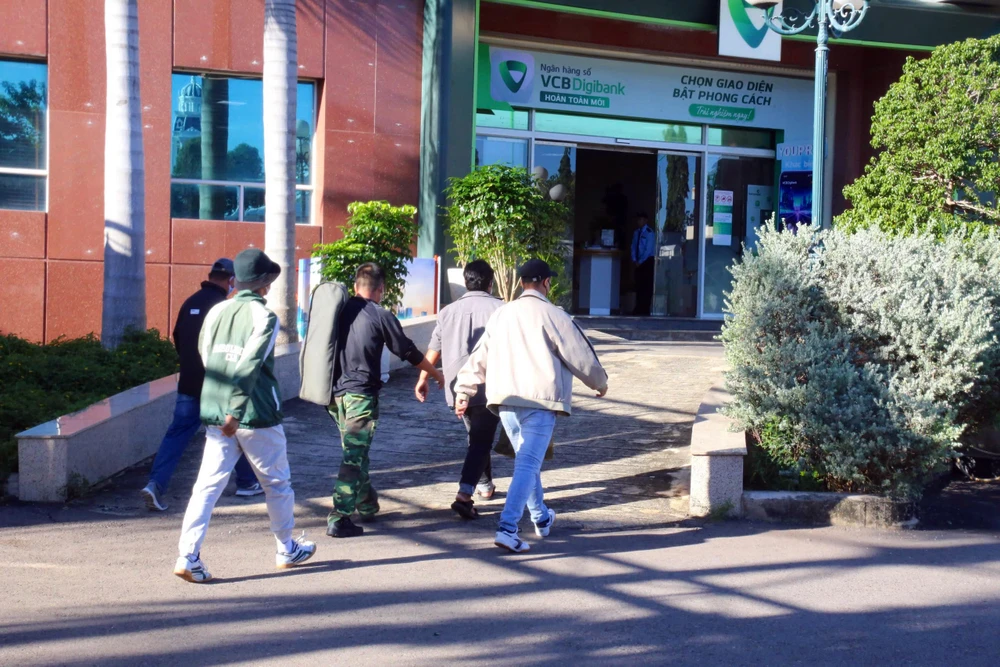 cuop-ngan-hang (7).jpg