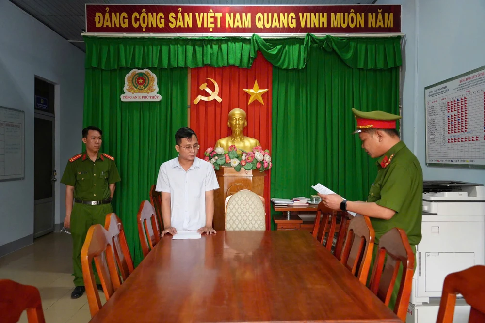 Công ty địa ốc