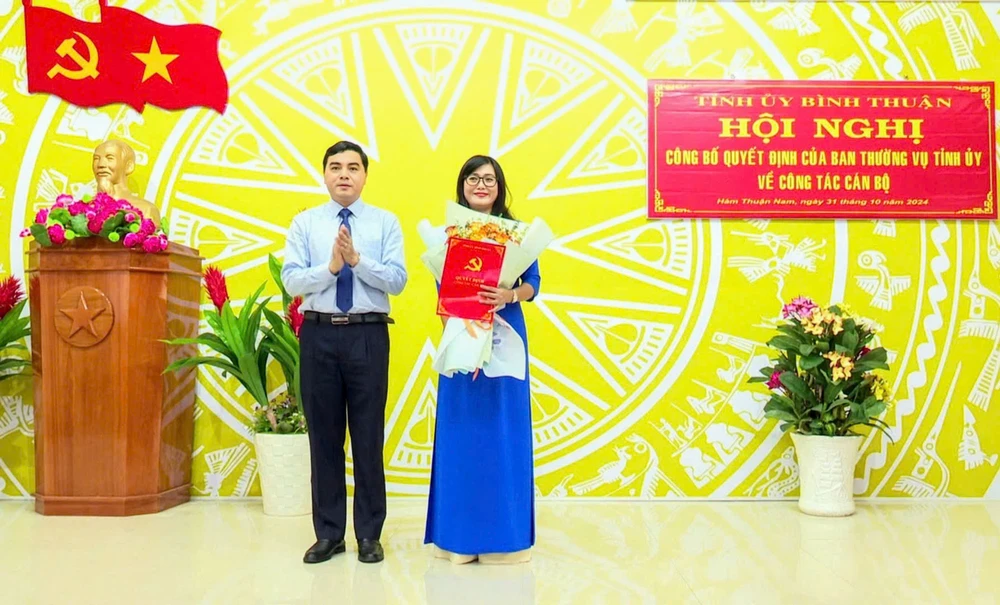 pho-chu-nhiem-thuong-truc (1).jpg