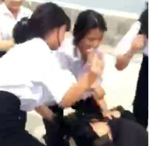 nu-sinh-lop-7 (1).png