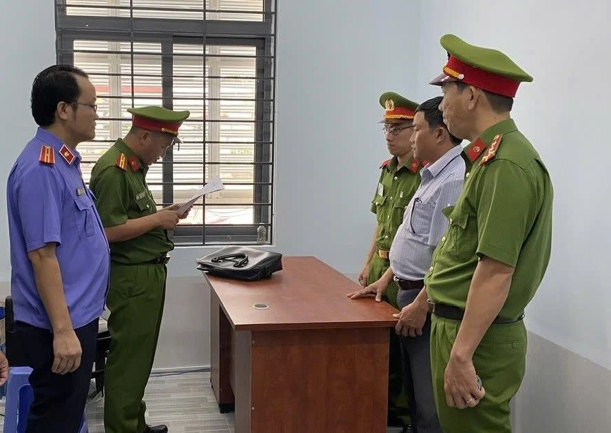 cán bộ địa chính