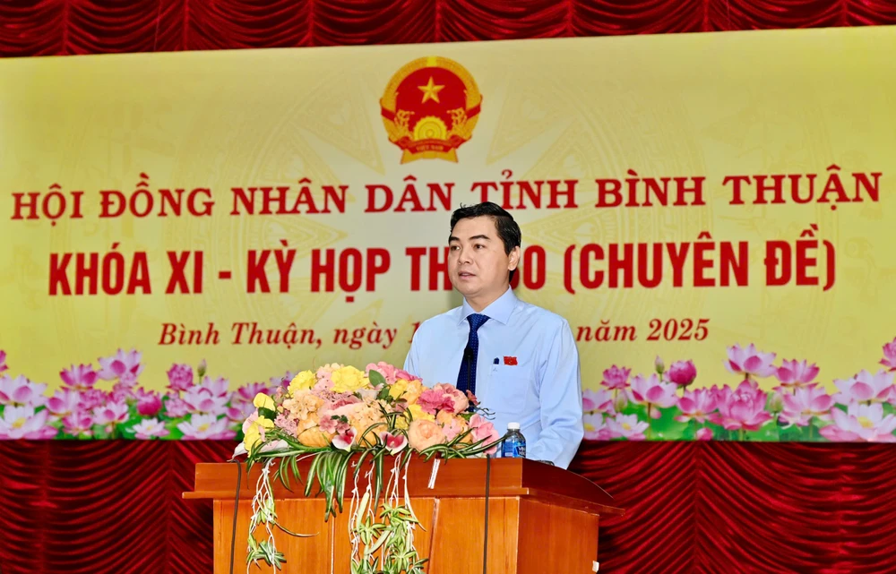 hiến đất làm đường