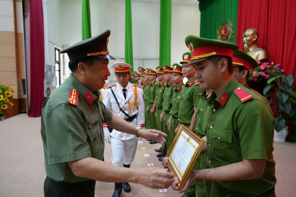 cong-an-nhan-dan (2).jpg