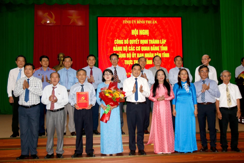 dang-bo-ubnd-tinh (1).jpg