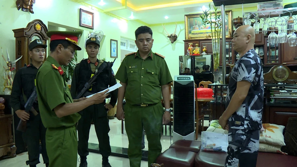 quan-bar-paris-night (3).jpg