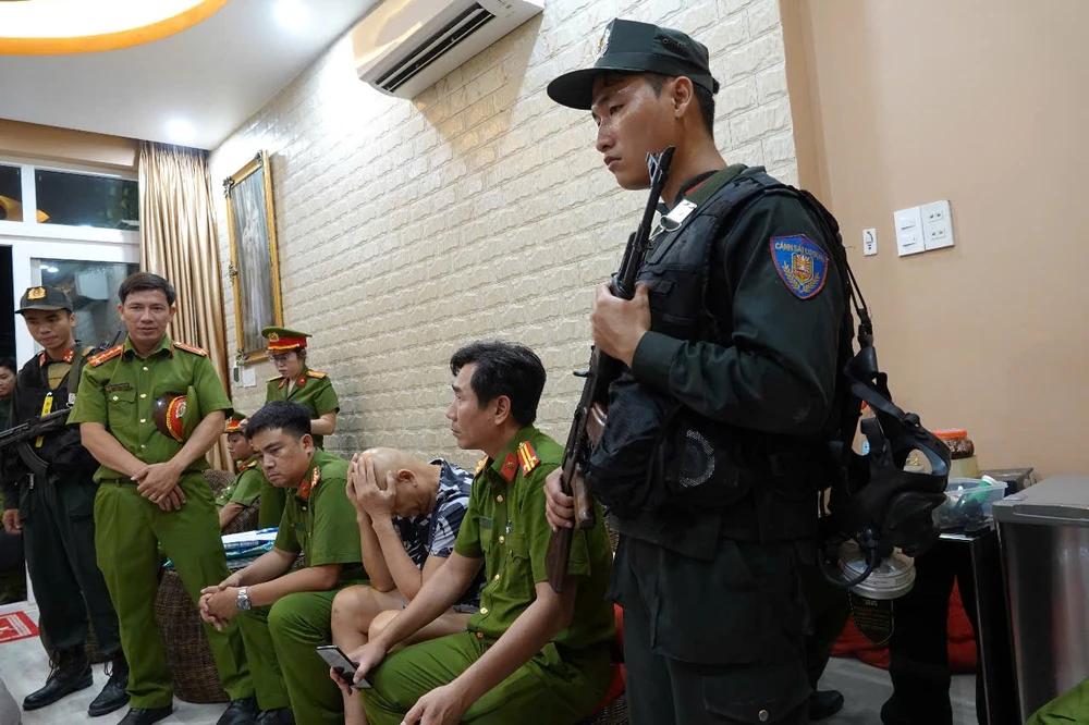 quan-bar-paris-night (7).jpg