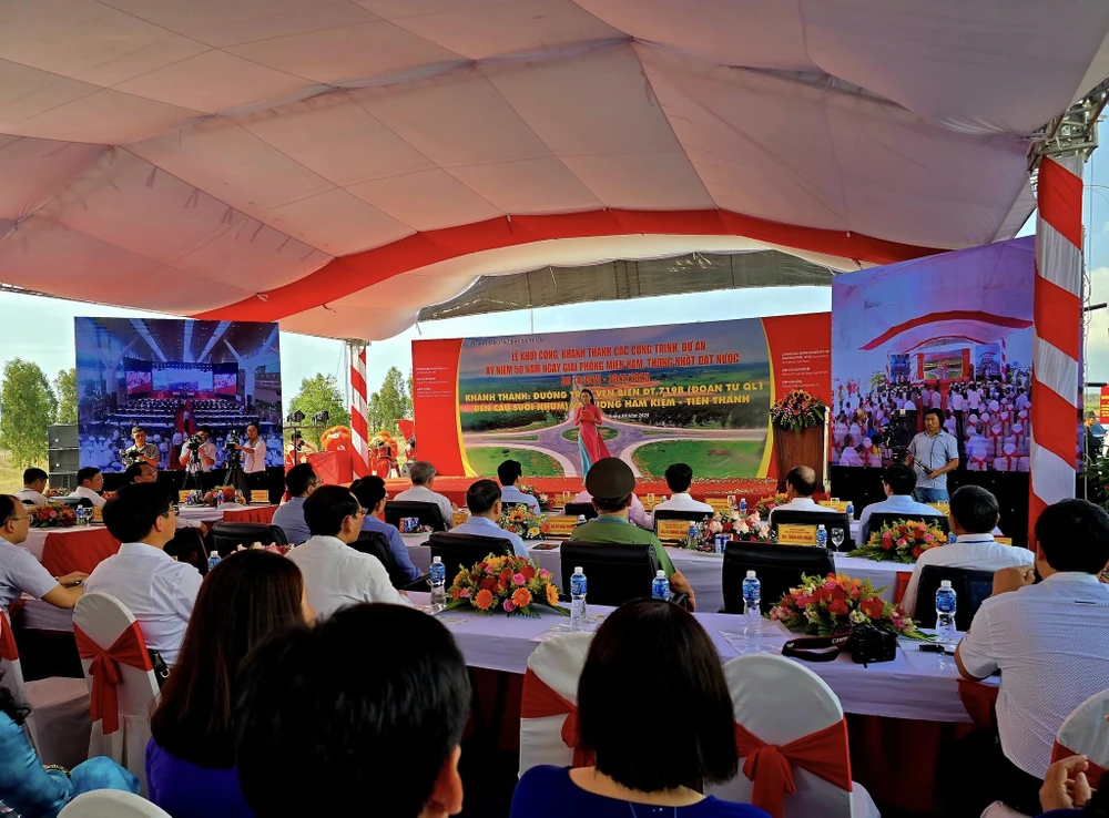 duong-ven-bien (2).jpg