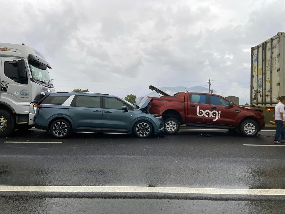 Hai vụ tai nạn liên hoàn giữa 7 ô tô trên cao tốc Phan Thiết - Dầu Giây