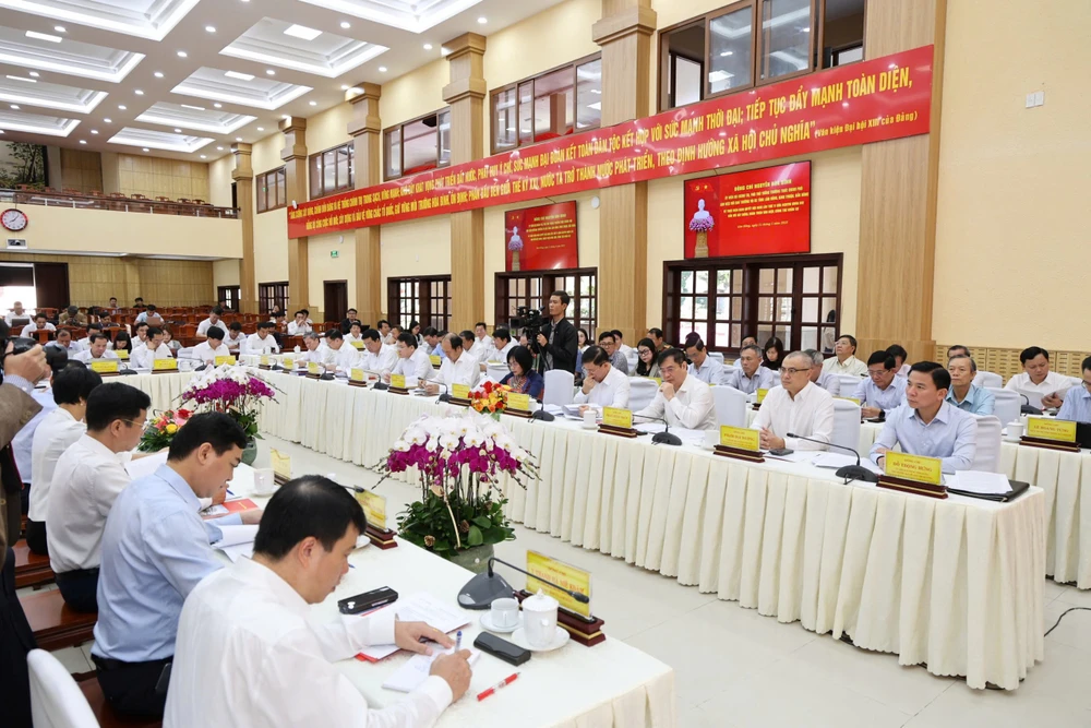 Quang cảnh buổi làm việc. Ảnh: VÕ TÙNG