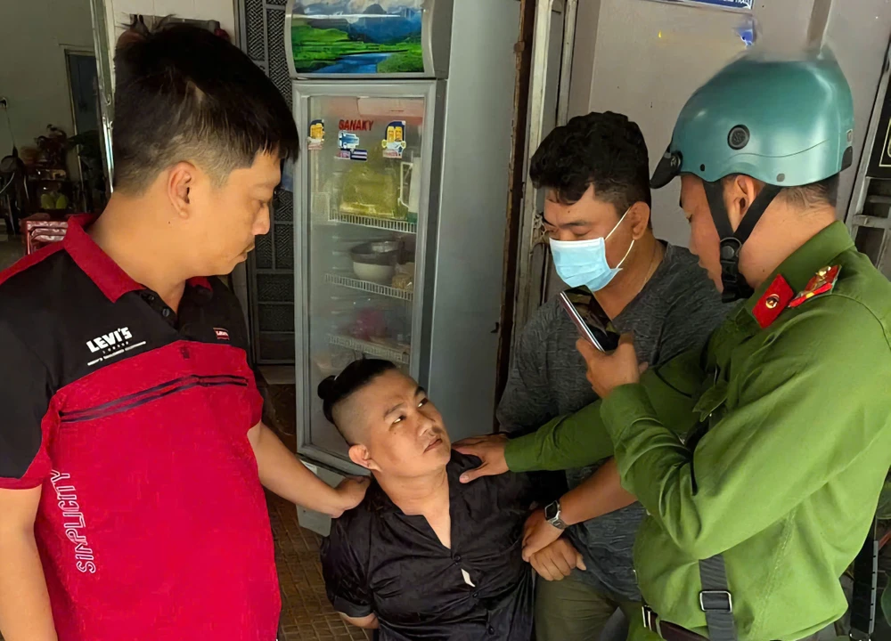 tổ chức cho người khác nhập cảnh trái phép