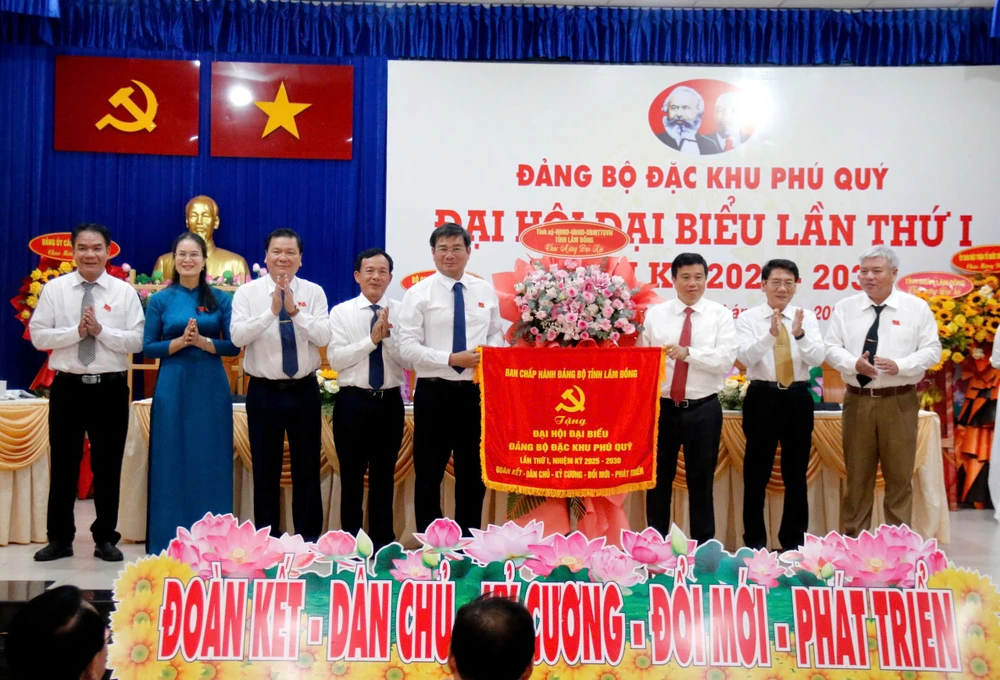 dac-khu-phu-quy (1).jpg