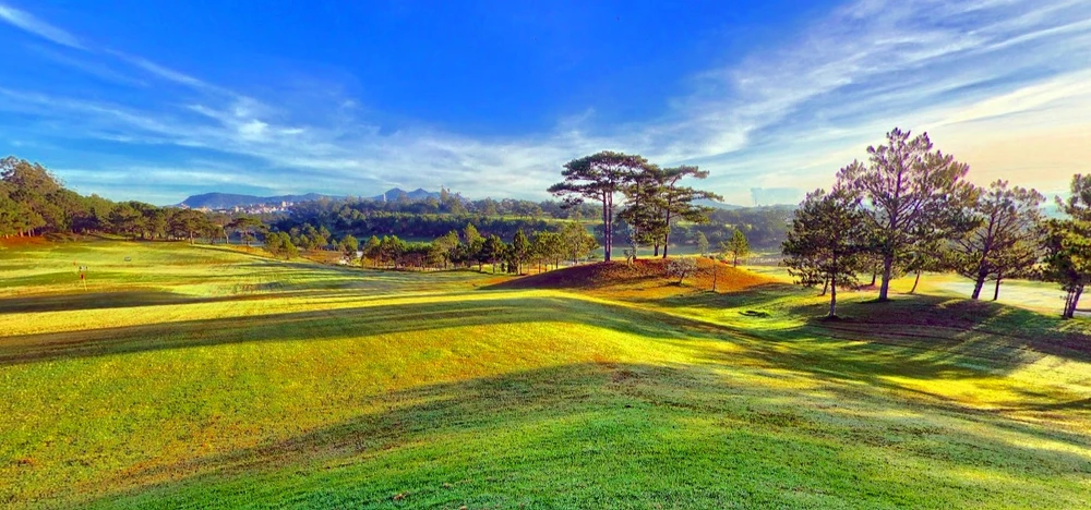 sân golf Đồi Cù