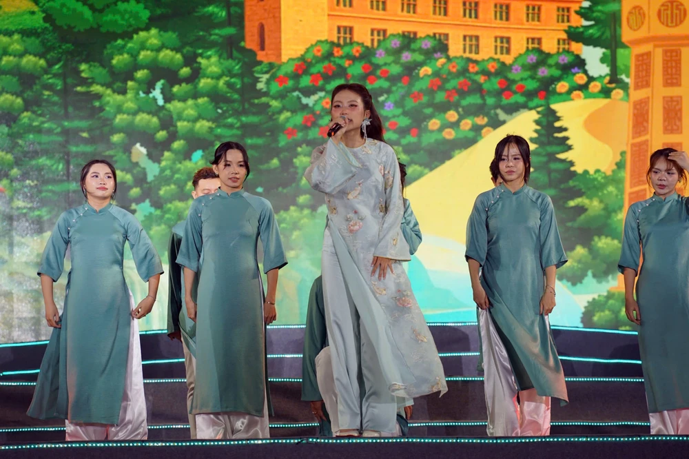 phuong-my-chi (7).jpg