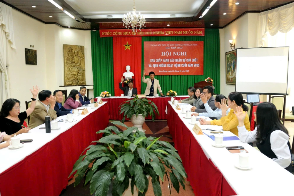 nhà báo Lê Huy Toàn