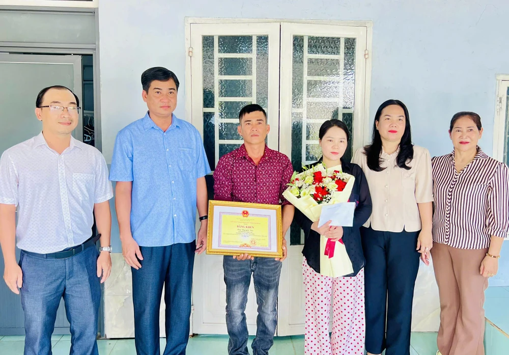 lặng lẽ bỏ đi