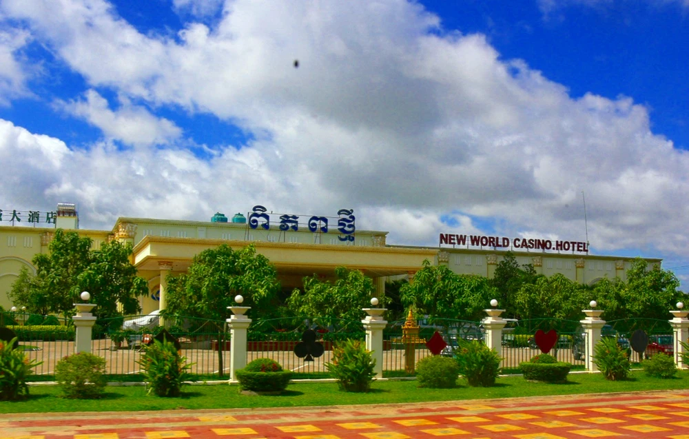 sang Campuchia đánh bạc