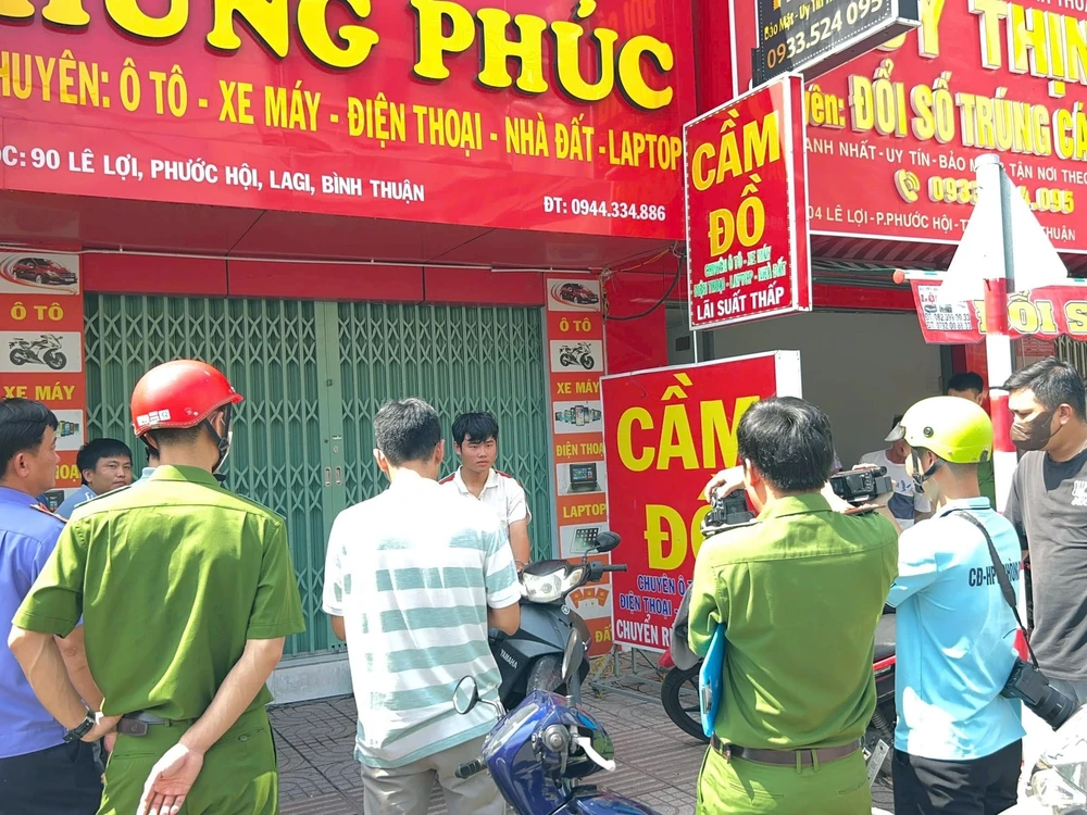 chu-tiem-cam-do (3).jpeg