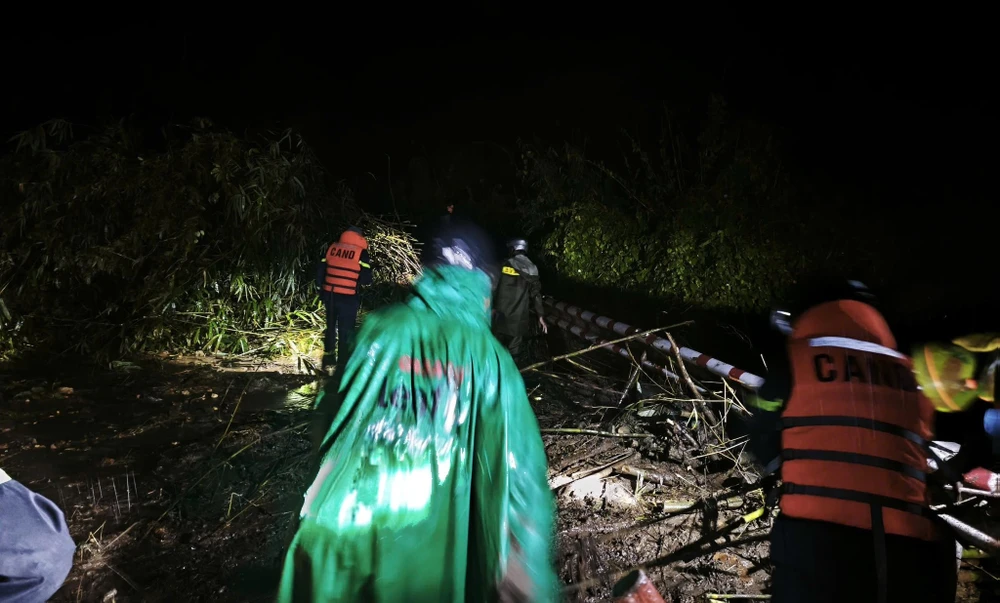 lu-cuon-troi (2).jpg