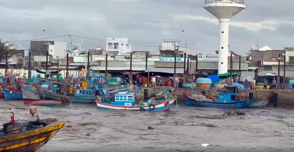 lu-cuon-troi (2).jpg