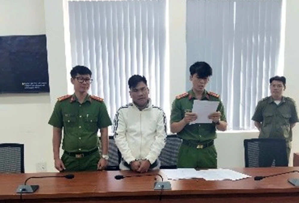 chiếm đoạt tài sản