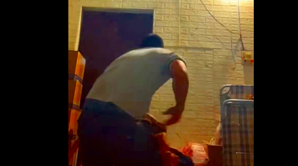 nghi vợ ngoại tình